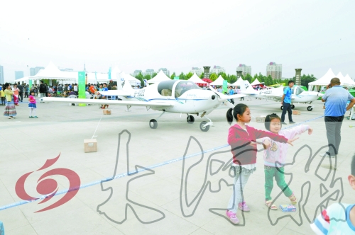 　每個(gè)人心中都有一個(gè)飛翔夢(mèng)。圓這個(gè)夢(mèng)，去安陽(yáng)吧！