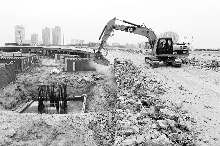 昨日，這座立交橋開始正式拆除