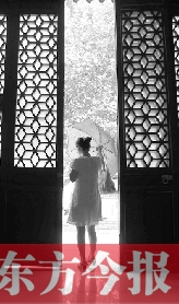 前日，鄭州市碧沙崗地下公共納涼點(diǎn)的入口