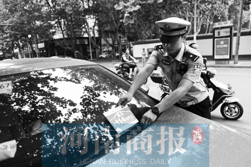 有了這張挪車卡，不會(huì)泄露隱私，別人又能方便地聯(lián)系上自己記者 邱曉峰/攝