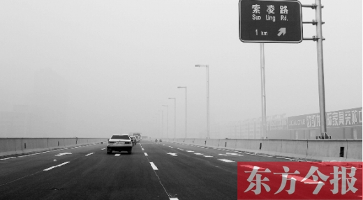 昨天上午，東方今報記者跟隨鄭州市交巡警部門，提前探路已具備通車條件的鄭州市三環(huán)快速路