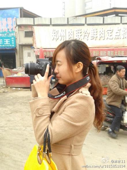 12:57@冰水11：#今天我來(lái)當(dāng)記者#跟我一起體驗(yàn)的美女一來(lái)就開(kāi)拍了