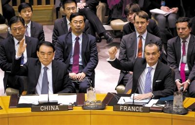 1月22日，紐約，中國常駐聯(lián)合國代表李保東舉手贊成通過對朝鮮制裁決議。