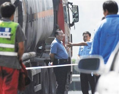 陜西“表哥”楊達才在車禍現(xiàn)場。資料圖