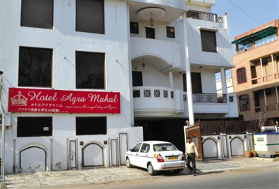 3月19日，印度北部阿格拉，一名英國(guó)女游客在旅館住店，有兩人企圖闖入她的房間，因害怕遭到強(qiáng)奸，她從旅