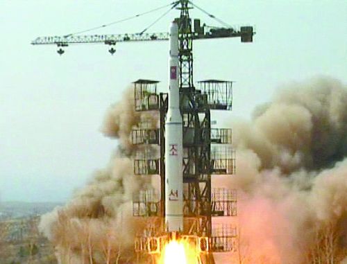 朝鮮KRT電視臺在2009年4月5日播放的朝鮮在咸鏡北道花臺郡舞水端里發(fā)射火箭的電視截圖。