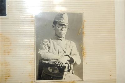 韓國(guó)媒體5月23日還公布了日本老兵松本正義當(dāng)年在軍隊(duì)服役的圖片。