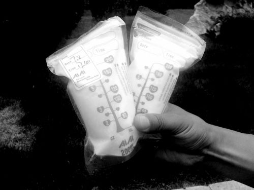 記者購(gòu)買(mǎi)到的“人奶”。