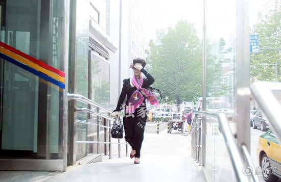 2013年7月22日，李某輪奸案庭前會議在海淀某法庭舉行，現(xiàn)場有大批媒體等候。