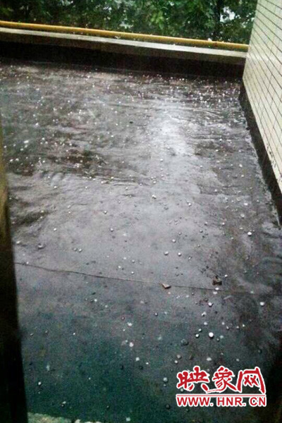 8月7日，下午鄭州高新區(qū)附近突降冰雹