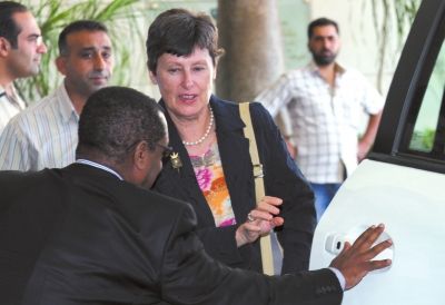 24日，聯(lián)合國副秘書長凱恩（右二）抵大馬士革。新華社發(fā)