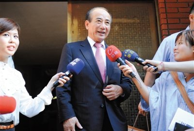 9月11日，王金平前往國民黨考紀(jì)會(huì)時(shí)回答記者提問。