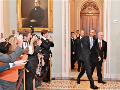 10日，華盛頓，奧巴馬前往國會山與參議員會談。