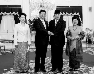 2日，國家主席習(xí)近平在雅加達(dá)同印度尼西亞總統(tǒng)蘇西洛舉行會談。 新華社發(fā)