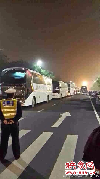 11月1日深夜，鄭州鄭東新區(qū)夜總會(huì)“皇家一號”被查處。網(wǎng)友供圖