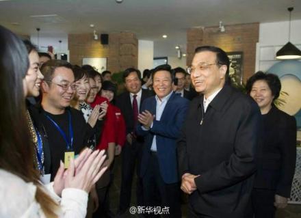 27日上午李克強到天津濱海新區(qū)考察。