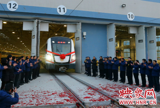 12月28日早上7點39分，編號為0111的列車駛出鄭東車輛段開往市體育中心站