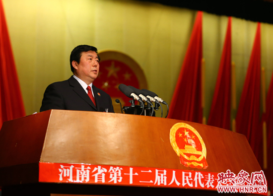 省人民檢察院檢察長蔡寧向大會作工作報(bào)告。