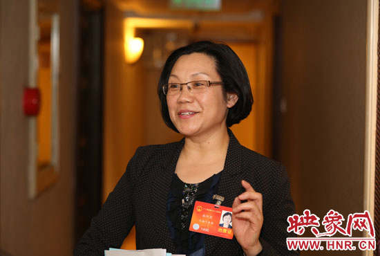 全國人大代表、商丘市實驗小學(xué)校長高阿莉做客映象網(wǎng)兩會微視。