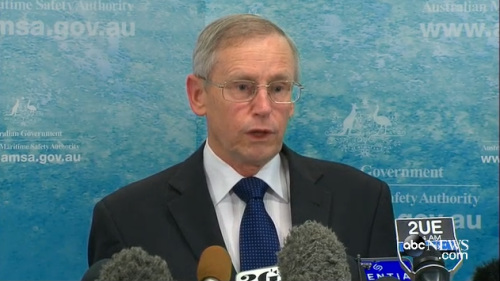 澳大利亞海事局官員正在介紹關(guān)于馬航失聯(lián)客機的搜索情況。