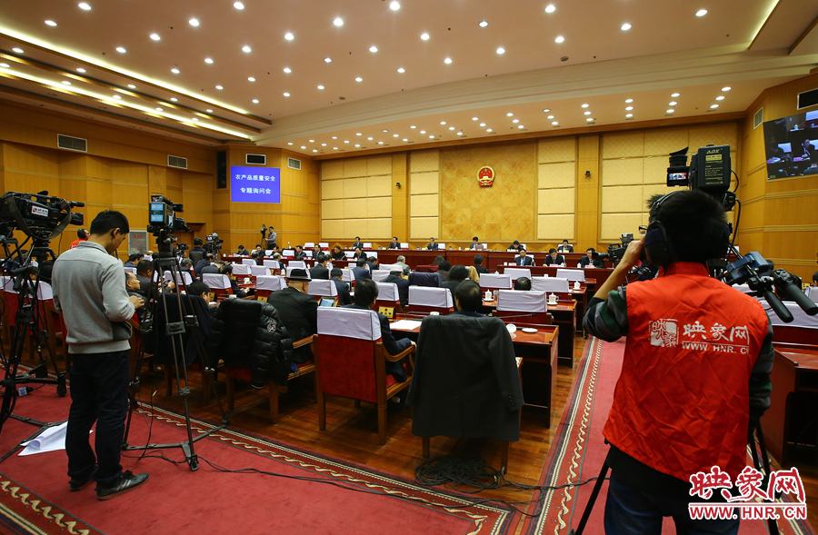 映象網(wǎng)對專題詢問會進行全程直播。