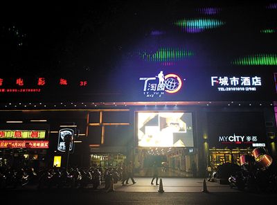 徐鋼在泉州市委書記任上將與他交往密切的商人引入泉州古城區(qū)開發(fā)文化創(chuàng)意產(chǎn)業(yè)。