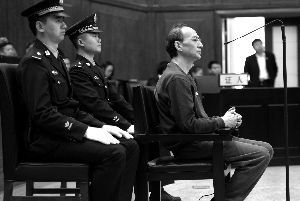 昨天，北京市二中院公開審理了劉軍誼受賄案，現(xiàn)場(chǎng)有上百人參加旁聽。首席攝影記者 吳寧/攝