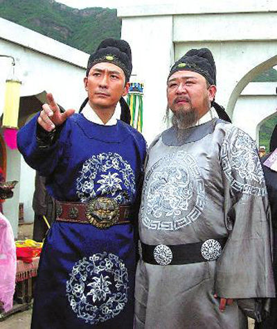 李元芳(左)紅過(guò)了狄大人 李元芳(左)紅過(guò)了狄大人