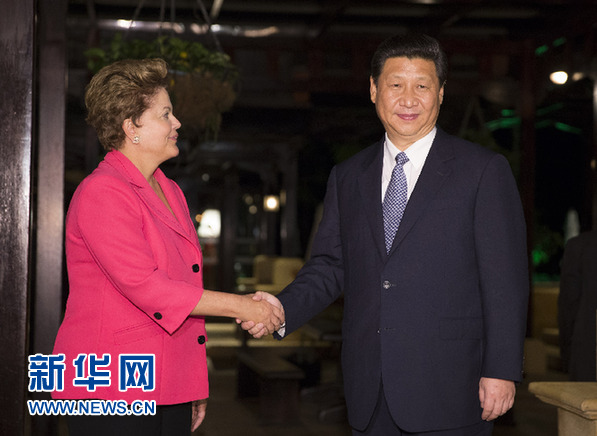 3月27日，國家主席習(xí)近平在南非德班會(huì)見巴西總統(tǒng)羅塞夫。新華社記者 蘭紅光 攝