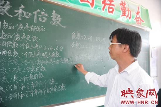 王格現(xiàn)在給5年紀(jì)的孩子們上課。