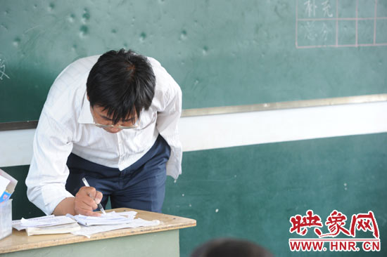 圖為王格現(xiàn)在課堂上。