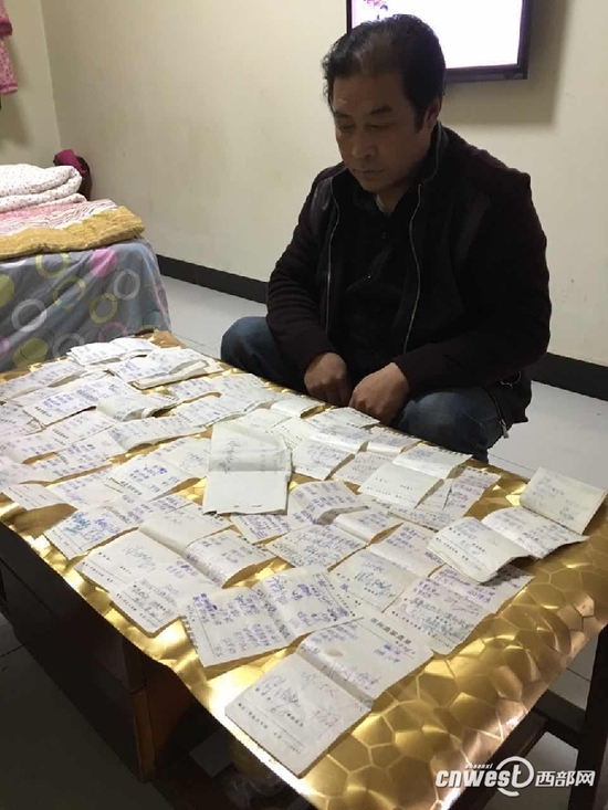 老宋面對(duì)著一桌子的白條