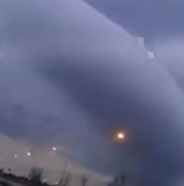 阿根廷上空驚現(xiàn)奇怪云團 嚇壞當(dāng)?shù)鼐用?圖)