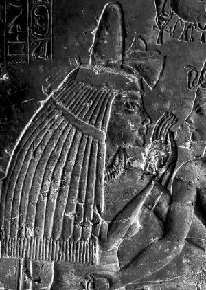 墓中壁畫顯示，馬婭把年幼的圖坦卡蒙抱在膝上。