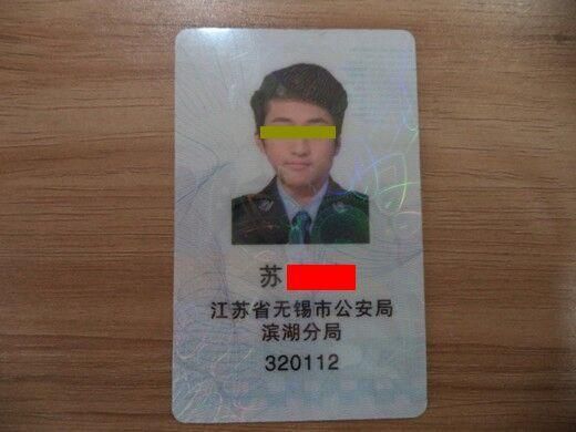 男子制作假經(jīng)查證在酒吧執(zhí)法。