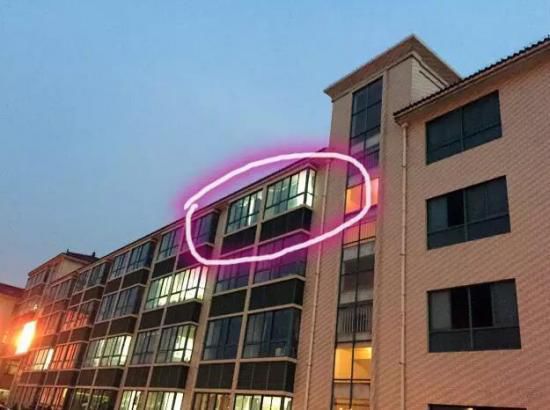 就在這間教室，吳老師在監(jiān)考中過世。