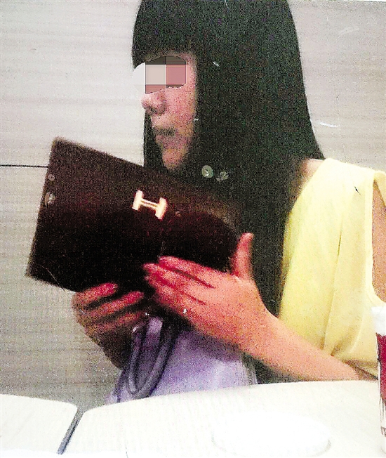 小王的女朋友小劉。