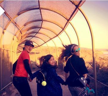 章子怡情人節(jié)曬出一家游玩照 章子怡情人節(jié)曬出一家游玩照