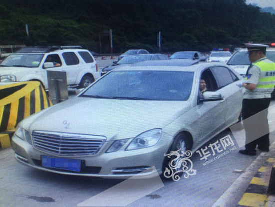 超速駕駛員被攔下。市交通執(zhí)法高速一支隊六大隊供圖