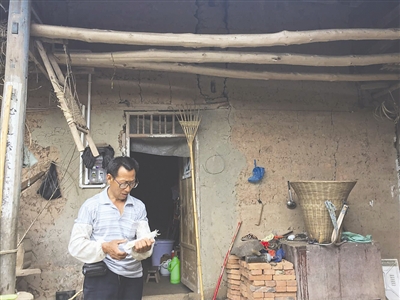 徐某父親說起兒子偷渡的事情，有些難以開口。