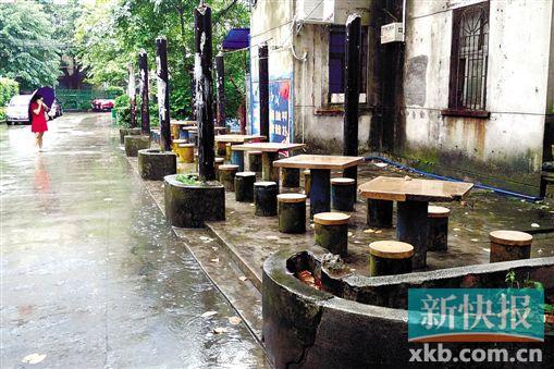 圖為發(fā)現(xiàn)棄嬰的石凳。 新快報(bào)記者 畢志毅/攝