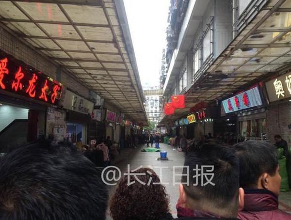 案發(fā)現(xiàn)場 微博@長江日報 圖