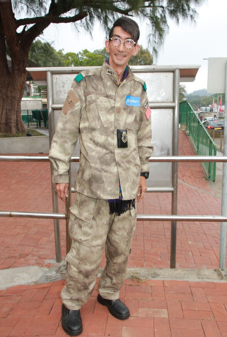 “瘦頭陀”當(dāng)爺爺 稱孫子?jì)尚](méi)遺傳身高