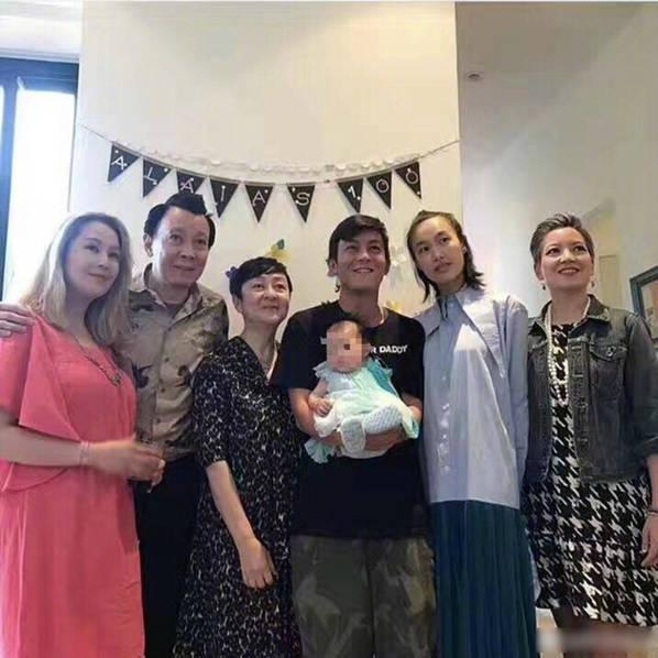 陳冠希女兒首曝光 陳冠希女友是誰？秦舒培個人資料照片家庭背景