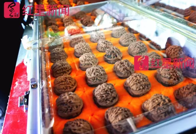 文玩核桃遇冷由幾萬一對(duì)降到5元沒人要？商戶否認(rèn)