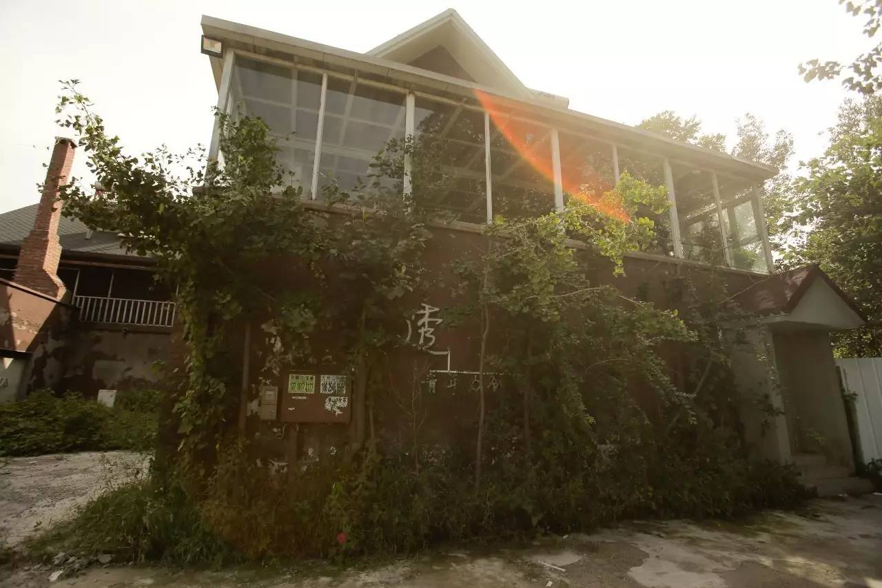 ▲失戀博物館位于北京市通州區(qū)宋莊鎮(zhèn)的一個重創(chuàng)空間內(nèi)，這里是一個藝術(shù)家集聚區(qū)。
