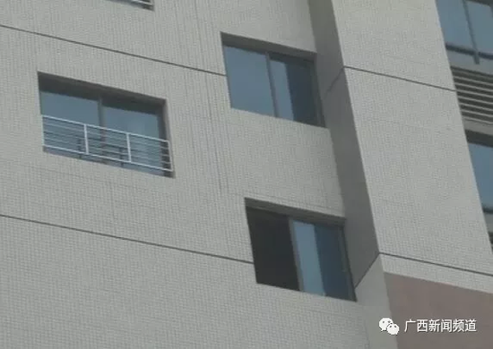 12日上午，經(jīng)過醫(yī)院治療后，女子華某已經(jīng)清醒，并能開口說話。華某對民警說：