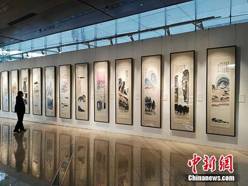 齊白石作品《山水十二條屏》在北京展出。<a target='_blank'  _fcksavedurl='http://www.chinanews.com/' _fcksavedurl='http://www.chinanews.com/' >中新網(wǎng)</a>記者 宋宇晟 攝