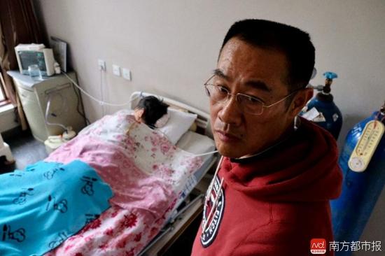 王煥凱說(shuō)，要通過(guò)堅(jiān)持刑事訴訟，換張津華和社會(huì)一個(gè)公道。（羅逸爵 攝）