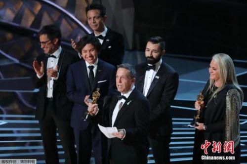 《尋夢環(huán)游記》獲最佳動畫長片。主創(chuàng)說表示《尋夢環(huán)游記》證明了藝術能跨越種族，傳播到全世界。